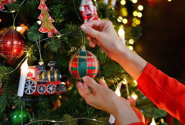 Por qué el árbol de Navidad se pone el 8 de diciembre: tradición, origen y significado