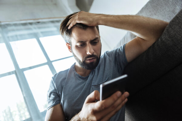 La palabra del año 2025 según Oxford nos hace enojar