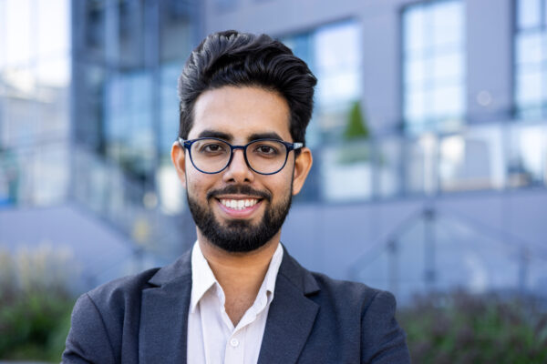 Emprendedores migrantes en México: impacto económico, barreras y casos de éxito