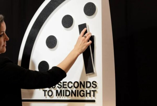 Estamos a ’85 segundos del fin del mundo’: el Reloj del Juicio Final marca su hora más peligrosa (VIDEO)