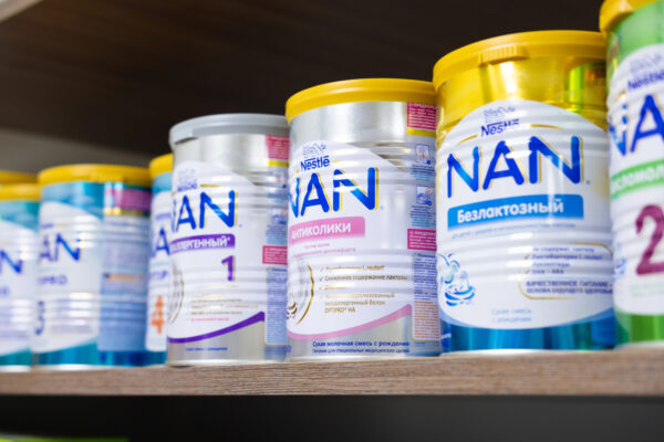 Nestlé enfrenta retiro masivo de fórmulas infantiles; ahora incluye a México