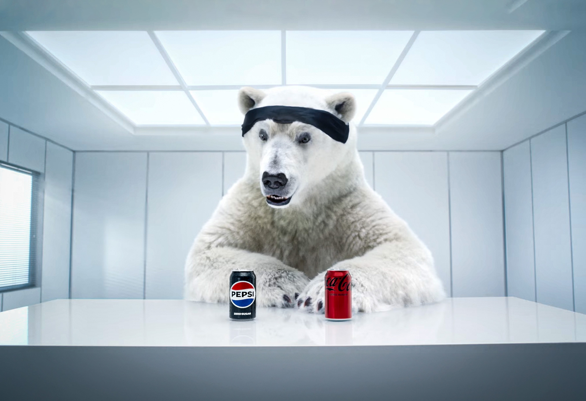 Cómo Pepsi usó creatividad sin IA para competir con Coca-Cola en un gran anuncio.