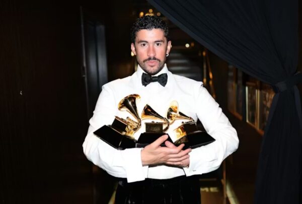 La jugada de la NFL con Bad Bunny: conquistar audiencias latinas desde el Super Bowl