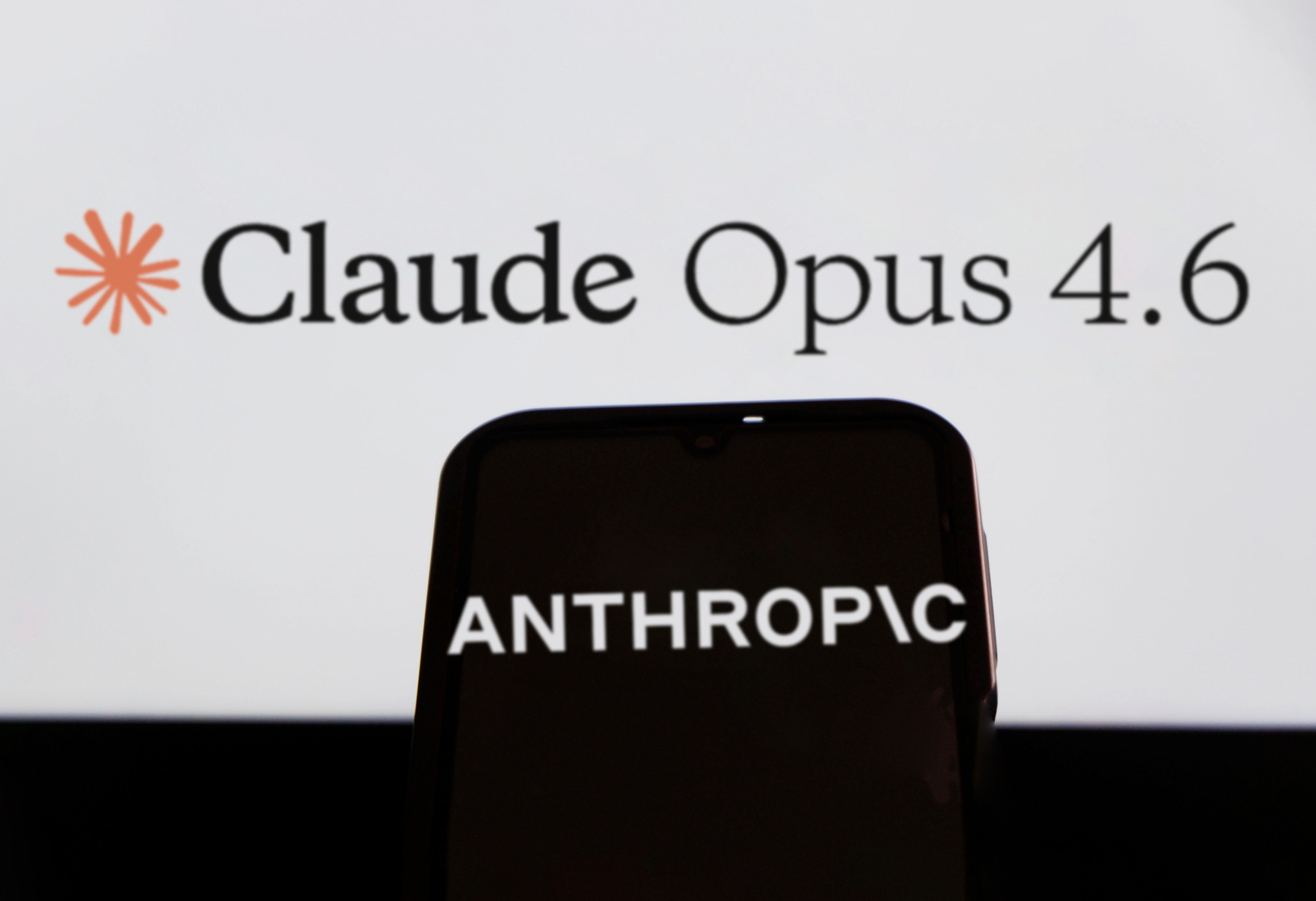 Anthropic lanza Claude Opus 4.6: IA que revoluciona el análisis financiero.