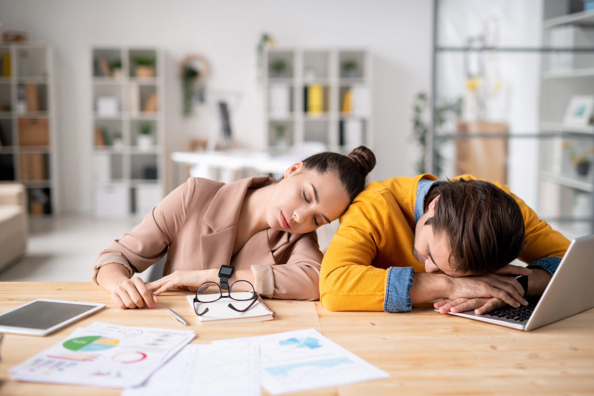 Cambios corporales y estrés social la hacen la década más cansada.
