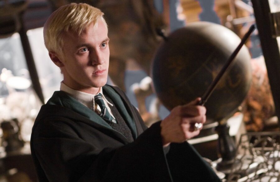 Draco Malfoy se ha convertido en símbolo de buena fortuna para el Año Nuevo Chino 2026 gracias a un juego de palabras con su nombre | Imagen: Warner Bros. Pictures