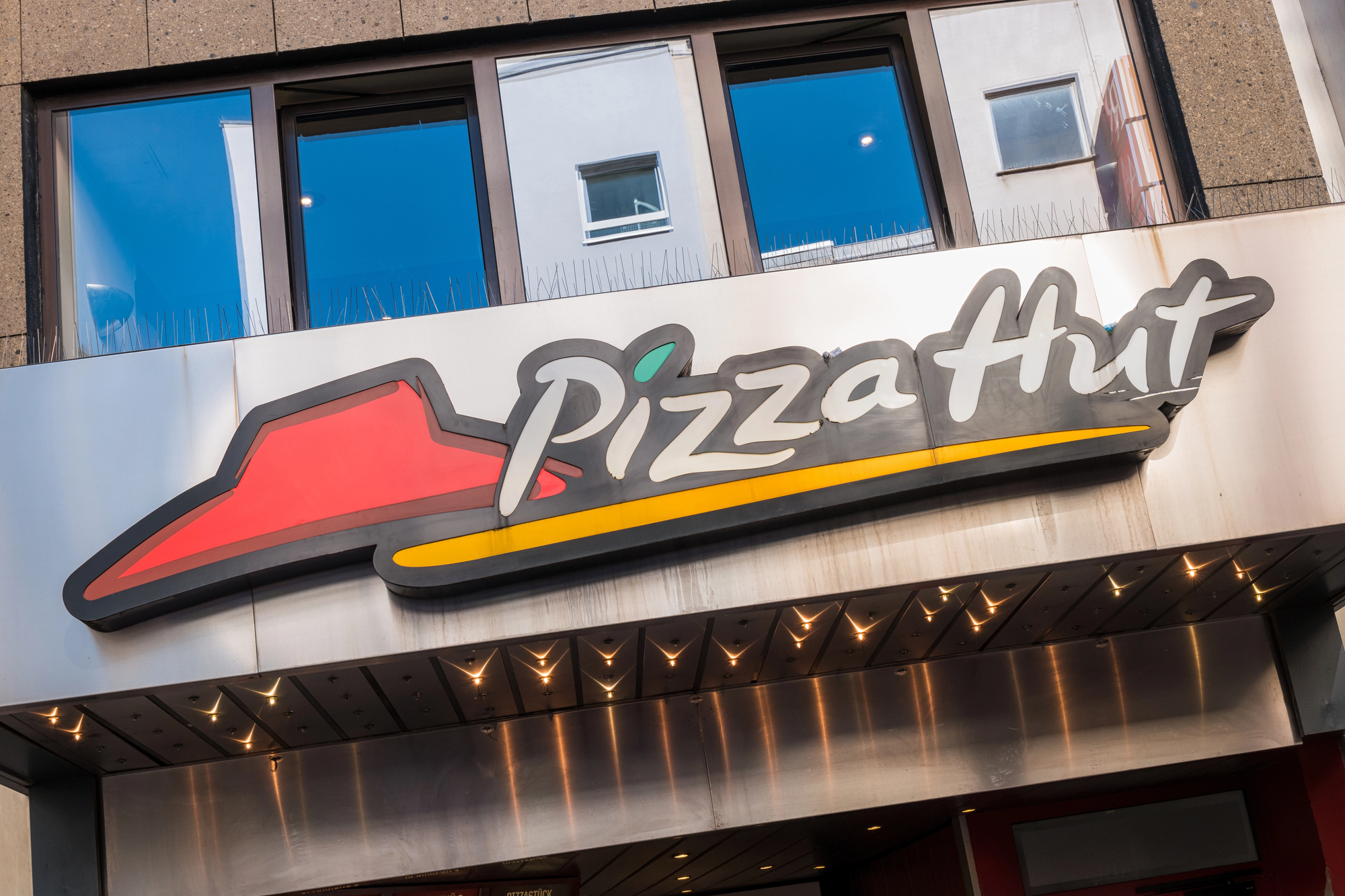 Crisis en Pizza Hut: competencia, tacos y hábitos que cambian el mercado.