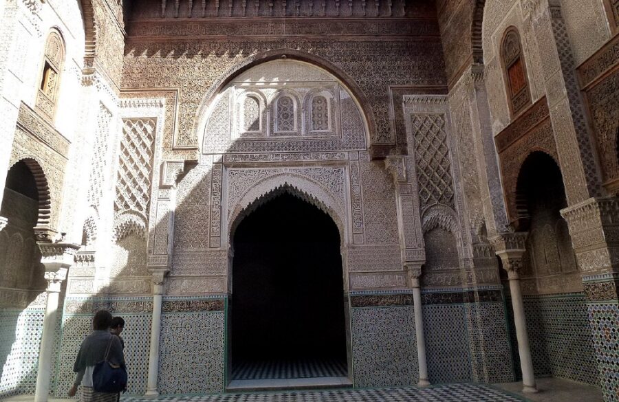 La madrasa Al-Attarine (fundada en 1323), justo al norte de la mezquita Qarawiyyin | Imagen: Wikimedia Commons