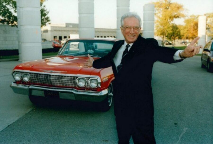 Lo despidieron por no saber vender: Luego rompió el Récord Guiness por vender 1495 autos en otra agencia