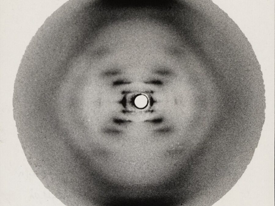 Fotografía 51, que muestra el patrón de difracción de rayos X del ADN | Imagen: King's College London Archives