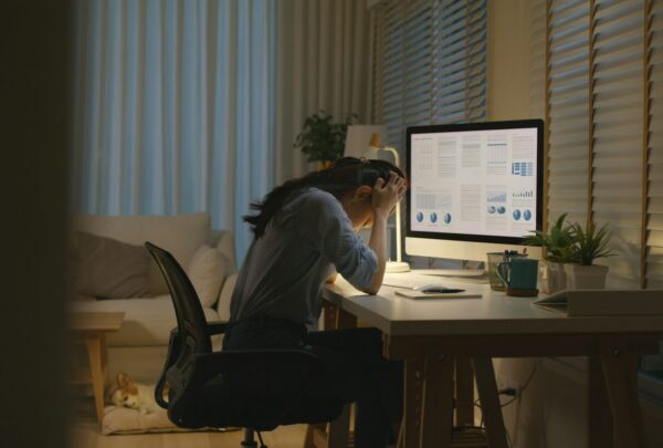 Cuando emprender quema: el desapego emocional antes de dejarlo todo