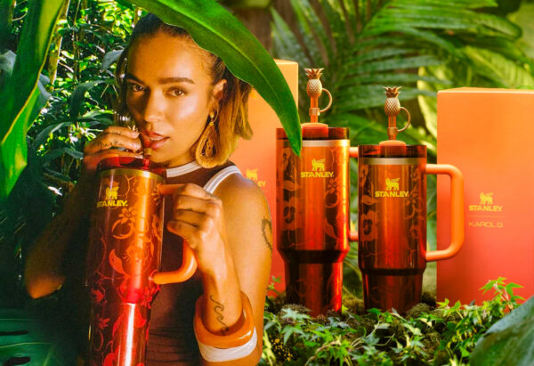 Así son los termos de Karol G con Stanley: cuánto cuestan y dónde conseguirlos