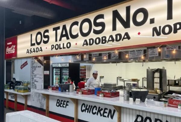 Turista demanda a famosa taquería por salsa ‘demasiado picante’