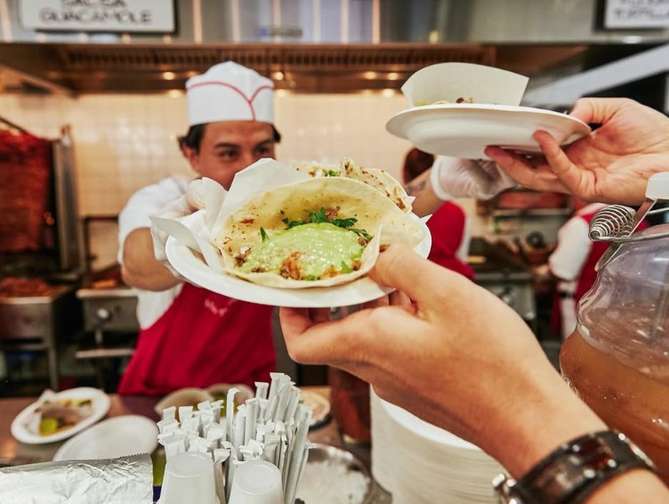 Los tacos y salsa en cuestión | Imagen: Los Tacos No. 1 vía Instagram