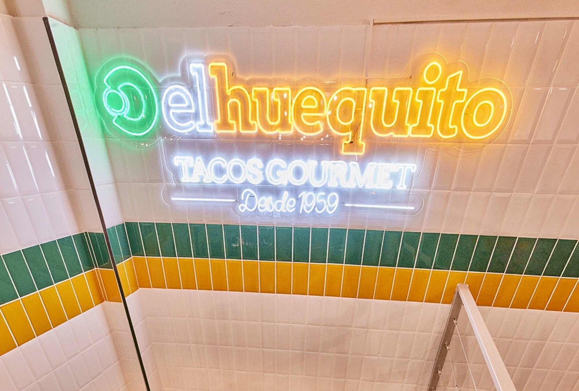 El Huequito inaugura nueva sucursal en Avenida Universidad.