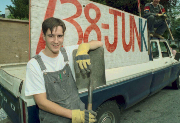 El estudiante que convirtió la recolección de basura en un imperio: Brian Scudamore, fundador de 1-800-GOT-JUNK?