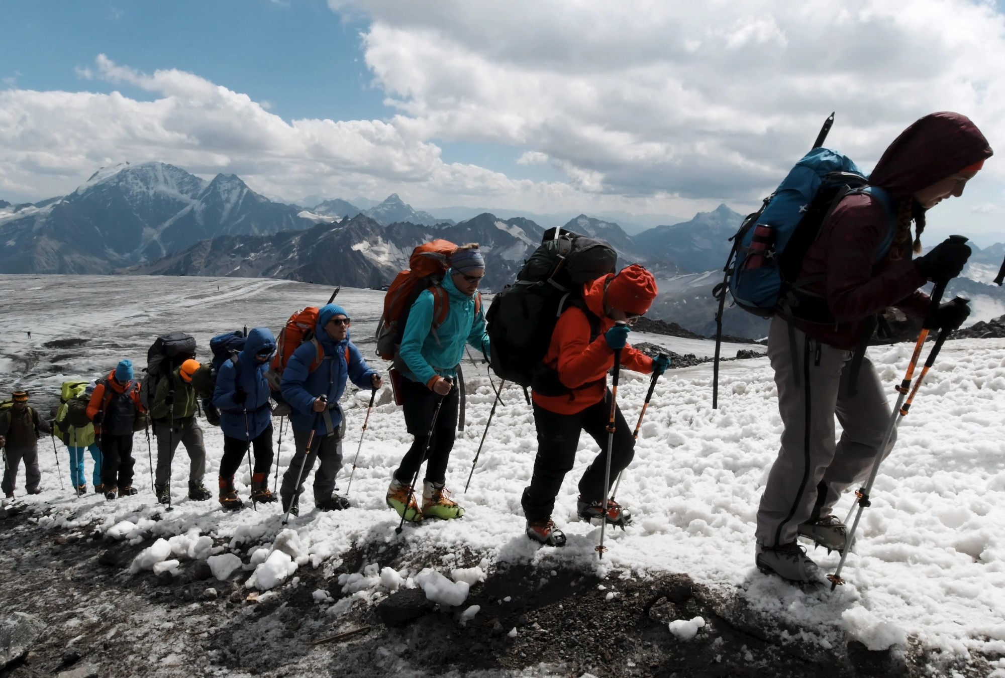 El Everest enfrenta uno de los mayores escándalos en su historia reciente.