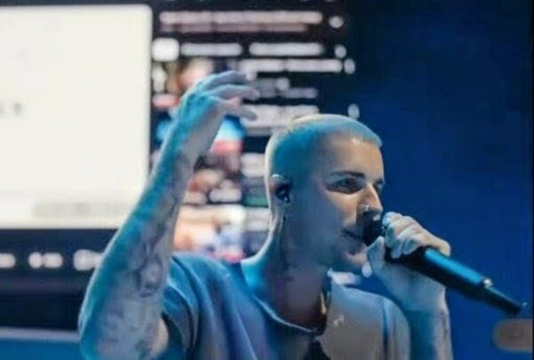 ¿Qué hubo realmente detrás del show minimalista de Justin Bieber en Coachella?