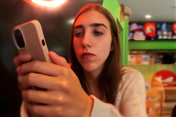 La lectura en tiempos del scroll: por qué cada vez cuesta más concentrarse