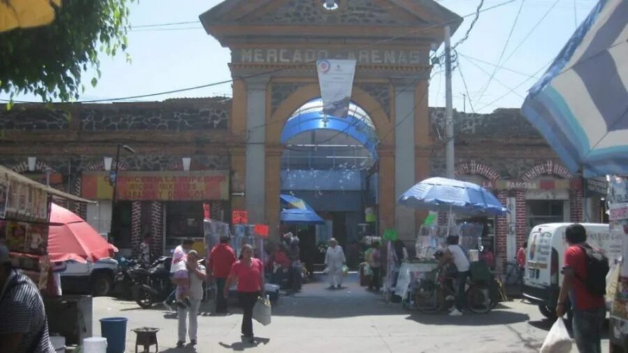 El tianguis nació a las afueras del Mercado Domingo Arenas, en el centro de la ciudad de San Martín Texmelucan | Imagen: Ascención Martínez / El Sol de Puebla vía México Desconocido