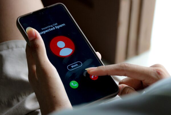 ¿Te llaman como ‘Posible Spam’? Así pueden robarte datos y dinero