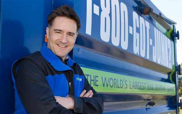 El estudiante que convirtió la recolección de basura en un imperio: Brian Scudamore, fundador de 1-800-GOT-JUNK?