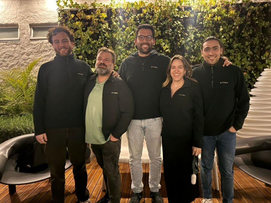 El equipo de Cobre con Felipe Gedeon, CRO y cofundador y Natalia Vasquez Muriel, Directora de Desarrollo y Expansión de Negocios | Imagen: Cortesía