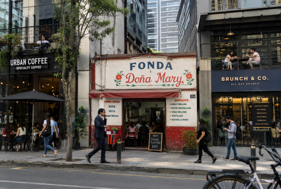 La cocina popular mexicana enfrenta nuevos retos derivados de plataformas digitales y cambios urbanos | Imagen: Hecha con IA vía DALL-E