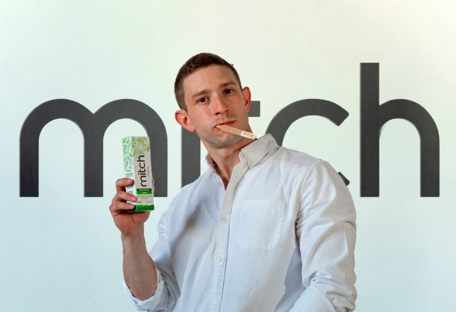 Natural Mitch, la pasta de dientes vegana que nació por un diagnóstico de diabetes en una cocina de Monterrey