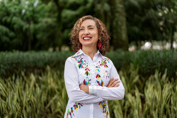 ‘América Latina está pagando los costos del desarrollo de la IA con sus datos y sus tierras’: Paola Ricaurte