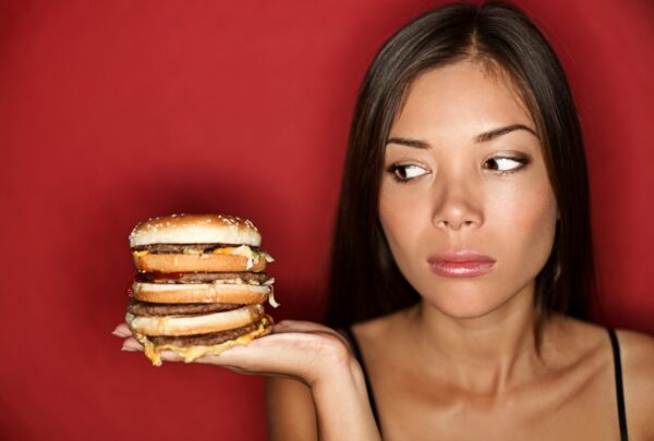 Un cirujano coreano hizo una lista de los alimentos que te hacen ‘más feo’ y se volvió viral