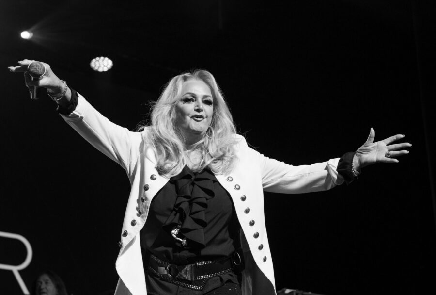 Bonnie Tyler, la estrella ochentera que diversificó su fortuna en el campo