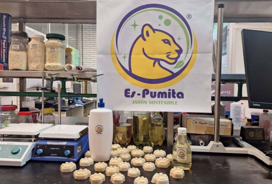 Estudiantes de la UNAM crean Es-Pumita, jabón hecho con aceite de cocina usado