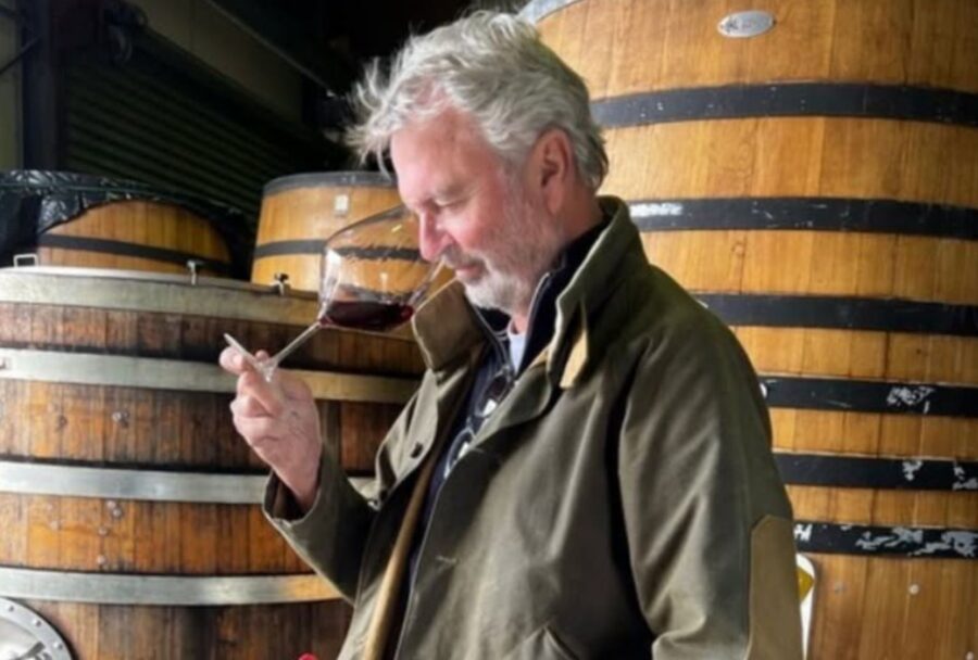 El actor se involucró durante más de tres décadas en la producción, distribución e identidad de sus vinos | Imagen: Two Paddocks vía Instagram
