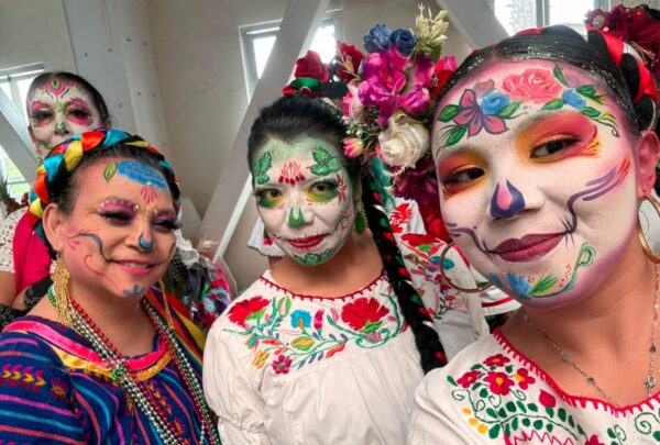 Más de 300 músicos oaxaqueños toman el Zócalo junto a Catrinas Regionales