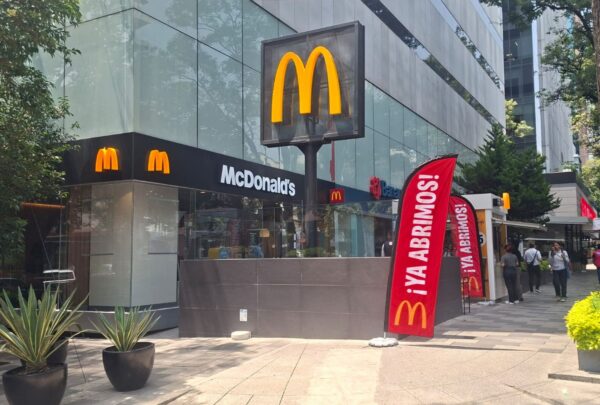McDonald’s estrena restaurante con baños incluyentes y ahorro de agua