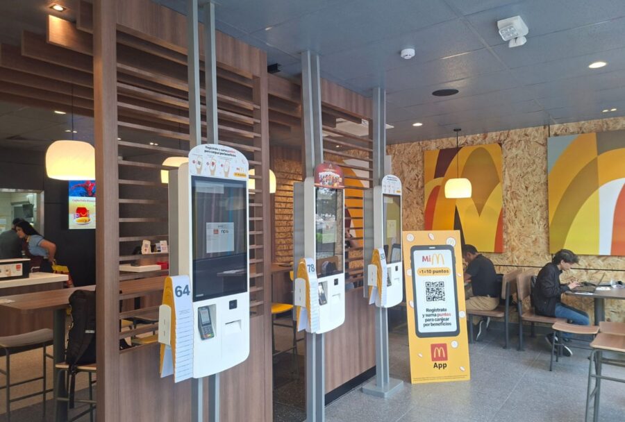 El restaurante incorpora equipos eficientes, separación de residuos y sistemas para reducir el consumo de agua | Imagen: Cortesía