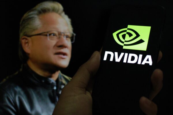 CEO de Nvidia: la IA hará más valiosos a electricistas, plomeros y albañiles