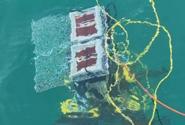 China logra generar electricidad con paneles solares submarinos