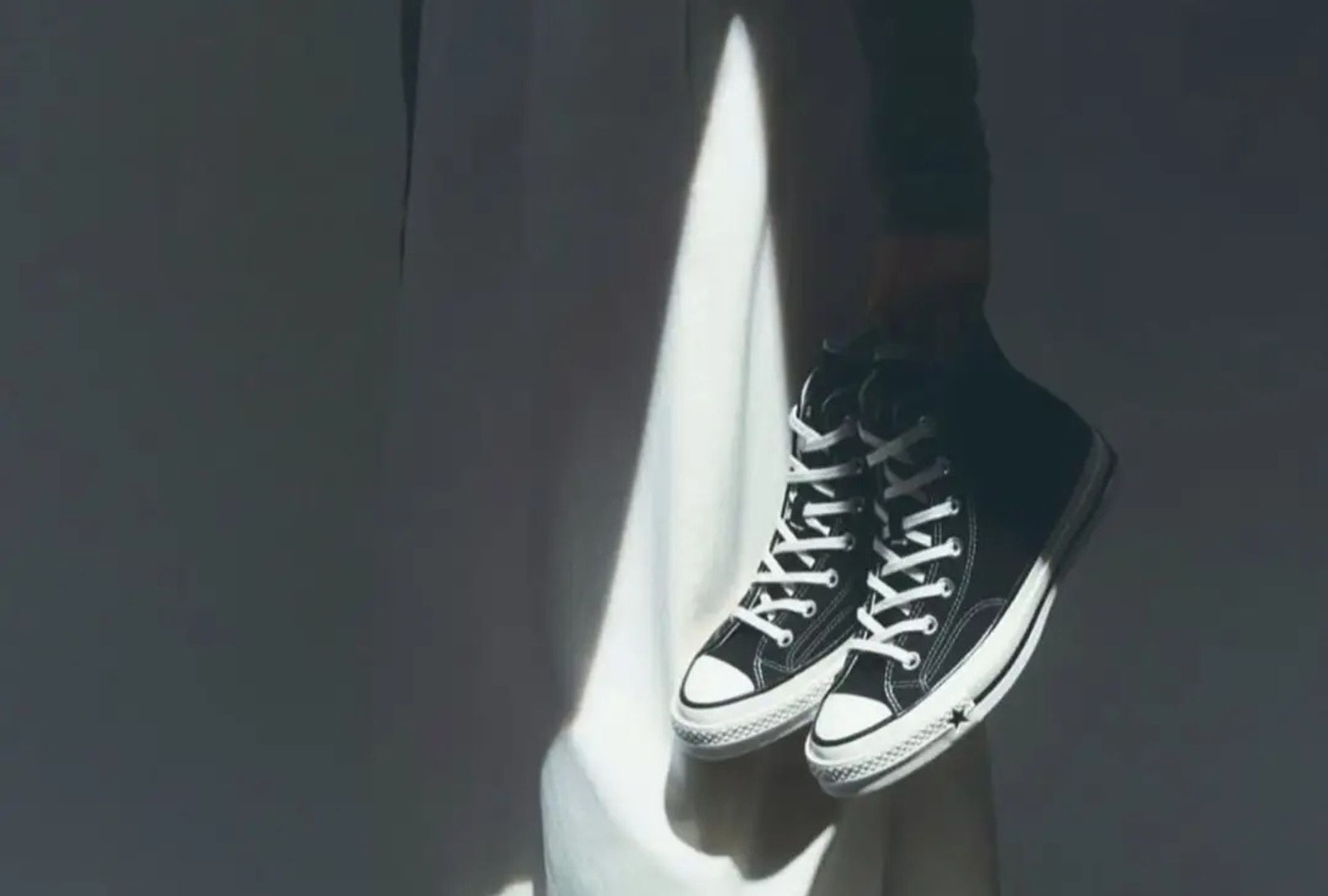 Converse eliminó la pieza después de que usuarios cuestionaran su composición visual.