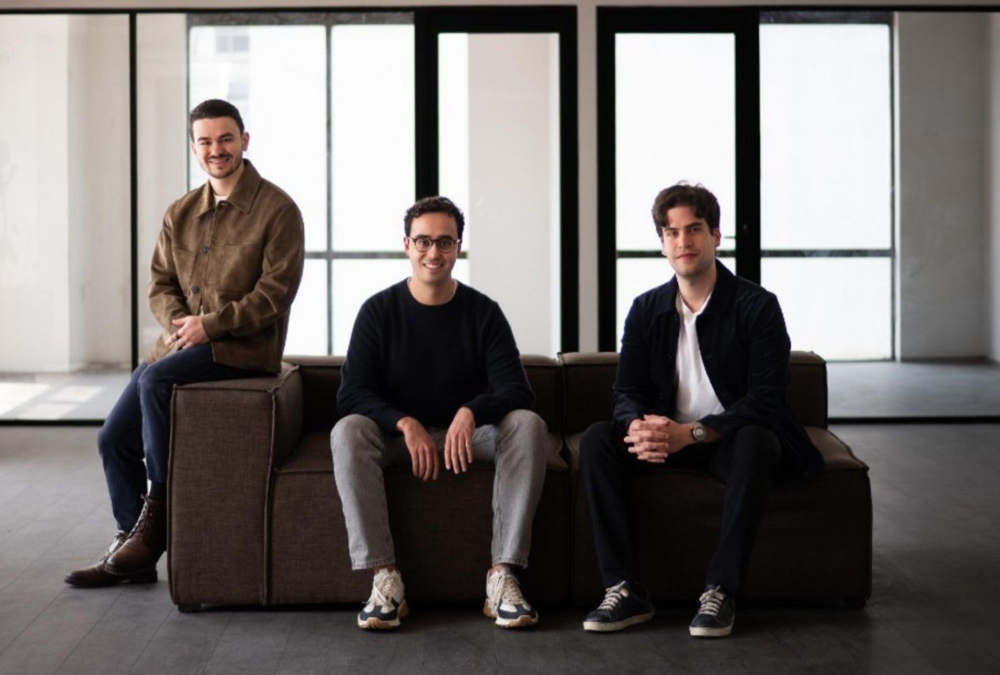 Primero fue fundada por José Murillo, Andrés Rosales y Santiago Buenahora y tiene oficinas en Ciudad de México, Bogotá y Madrid.
