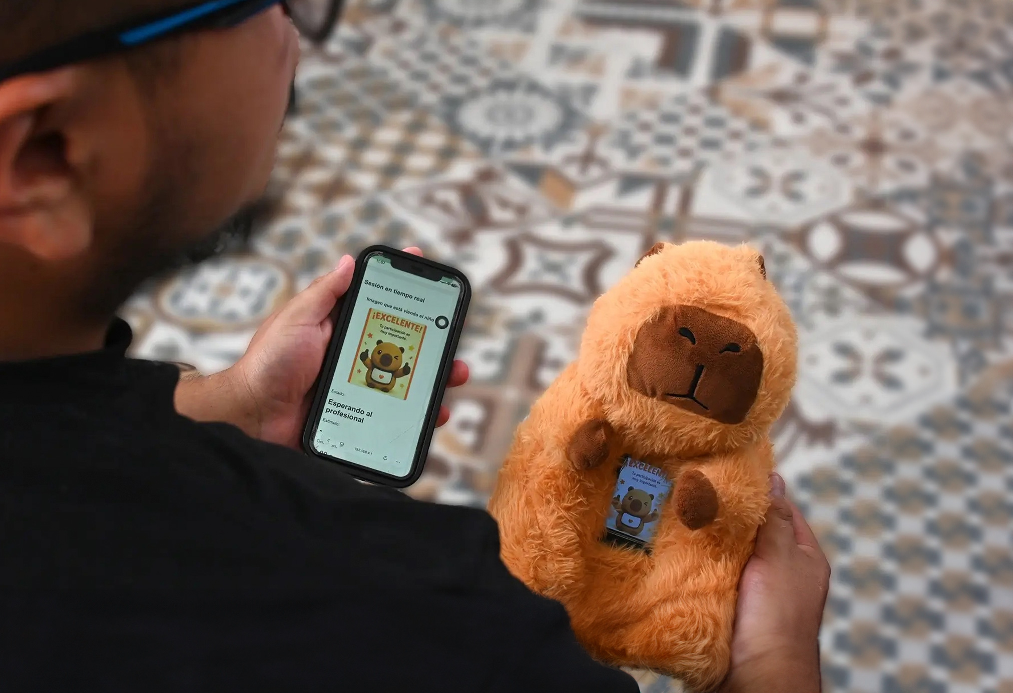El robot capibara incorpora una pantalla y conectividad inalámbrica.