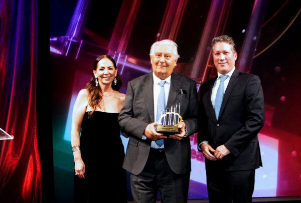 Anthony Hatoum, de Tiendas 3B, gana el premio Emprendedor del Año 2026