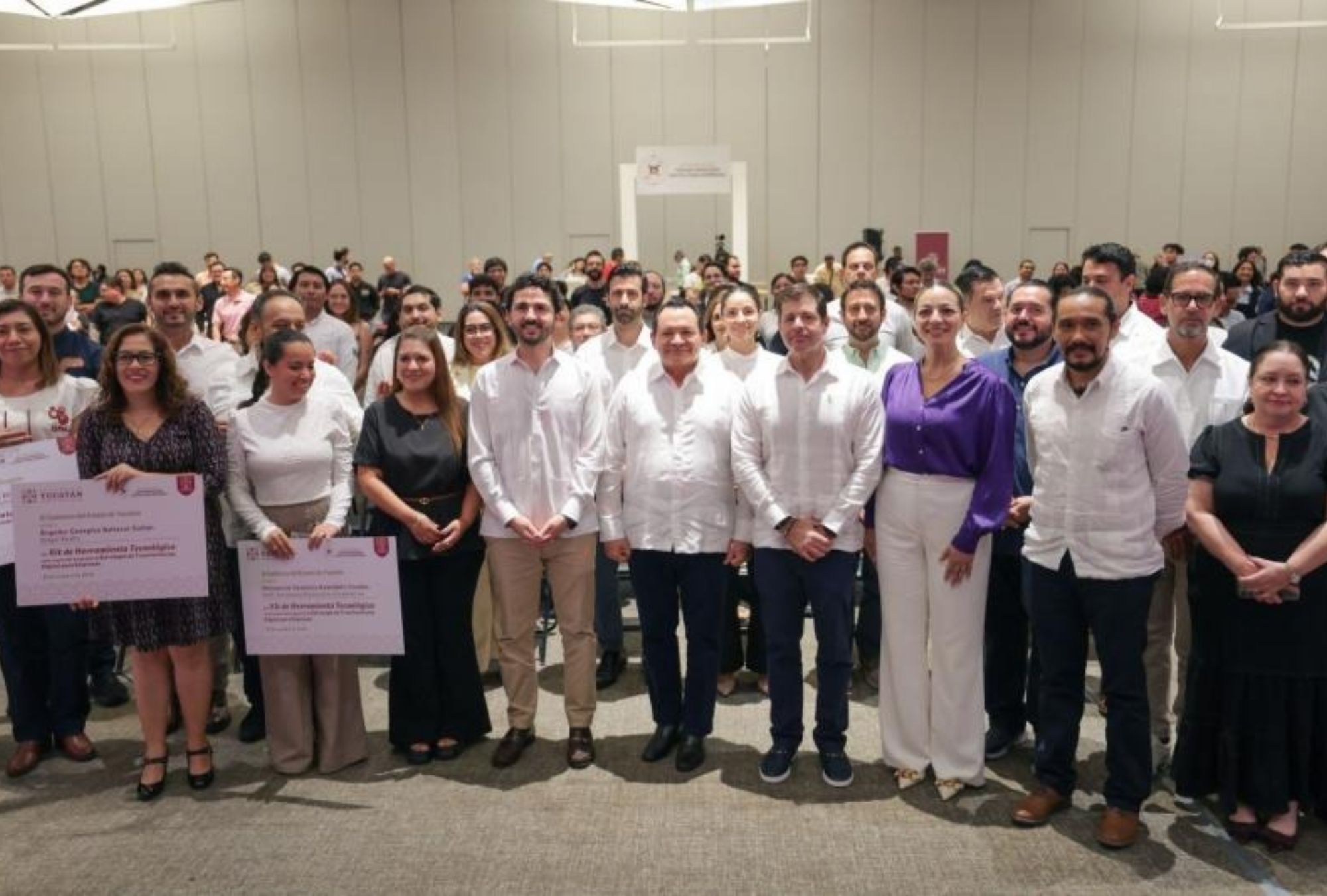 Yucatán acumula 400 kits tecnológicos entregados a empresas locales.