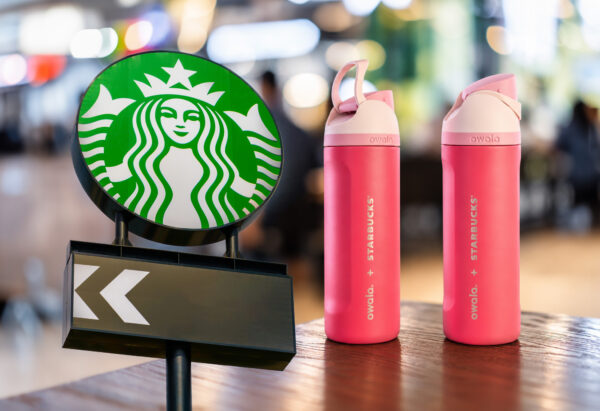 Starbucks lanza su primera botella Owala en México por 699 pesos